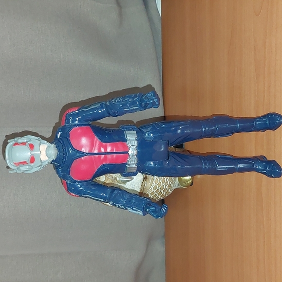Hasbro marvel Titan hero series Ant-Man 12-in action figure. Great condition! - Picture 7 of 10